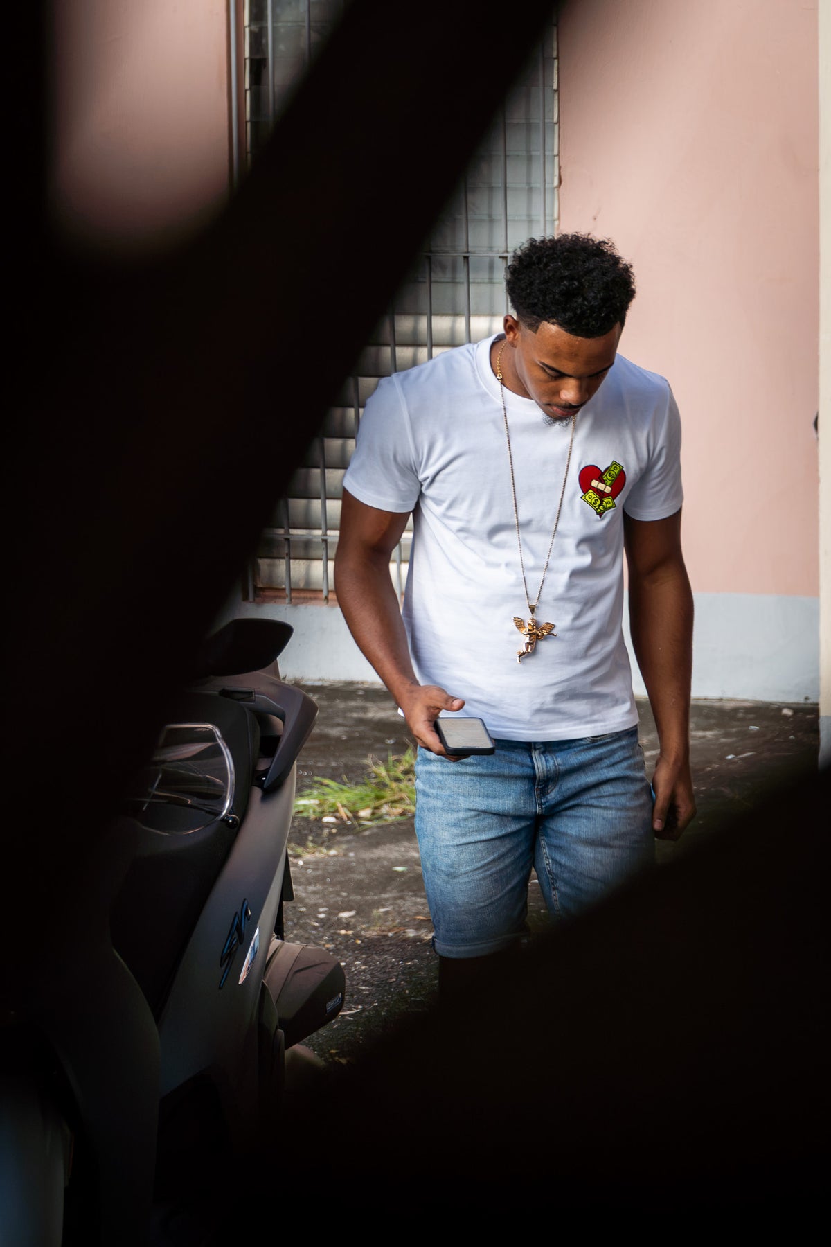 T-SHIRT LOVE IS MONEY - BLANC